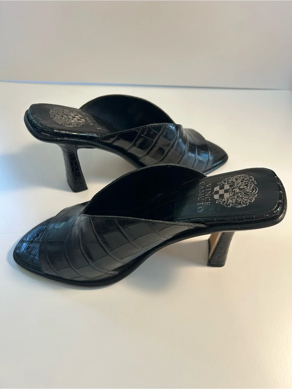 Vince Camuto Mershid Black Glazed Crocodile Pattern Sandals Size 8 EUC